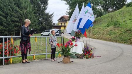 Slovesnost uradne predaje obnovljene občinske ceste na Veščici 9